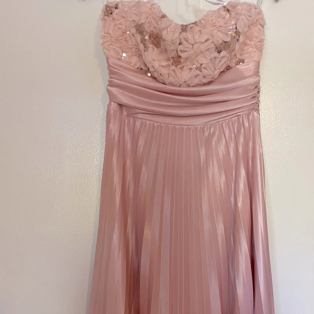 Pink pleated strapless floral gown - Picture 3 of 11